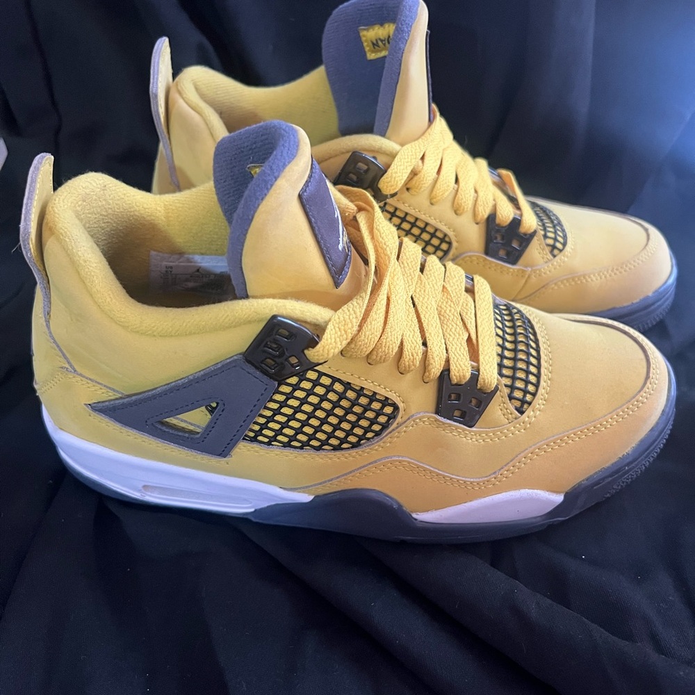 Black Friday only price 🖤 Jordan retro 4 lightening Yellow big Kids Sneakers sz6 - Picture 5 of 14